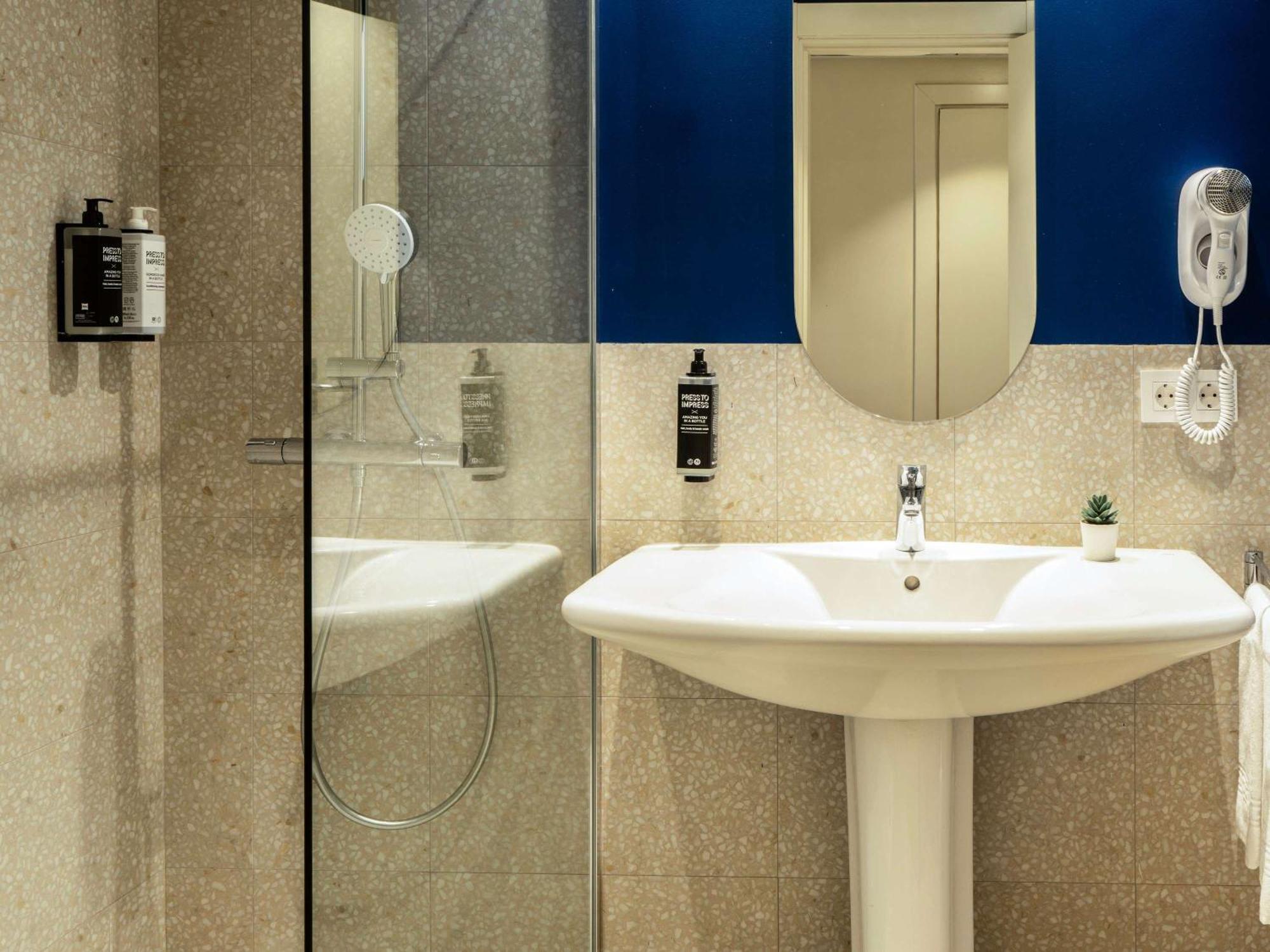 Готель Ibis Styles Zaragoza Ramiro I Екстер'єр фото