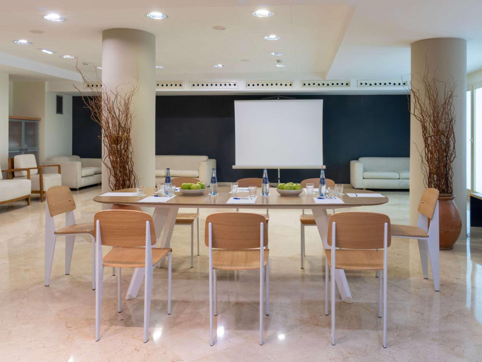 Готель Ibis Styles Zaragoza Ramiro I Екстер'єр фото