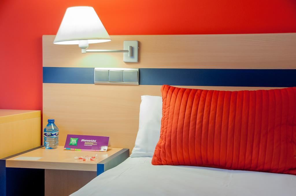 Готель Ibis Styles Zaragoza Ramiro I Екстер'єр фото